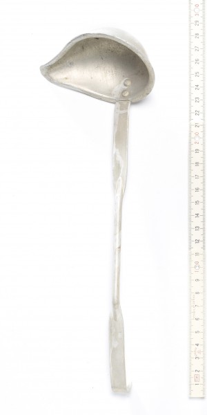 Kelle mit Ausguß, Weißblech silber, vintage, 29 cm